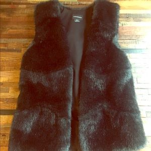 Club Monaco Jackets & Coats - Dark Green Faux Fur Club Monaco Vest Club Monaco Jackets & Coats - Dark Green Faux Fur Club Monaco Vest